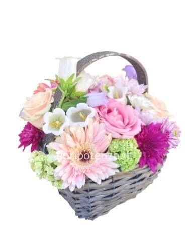 Cestino con fiori assortiti di stagione a scelta del fiorista