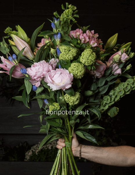 FASCIO LUNGO FIORI CHIARI A SCELTA DEL FIORISTA 