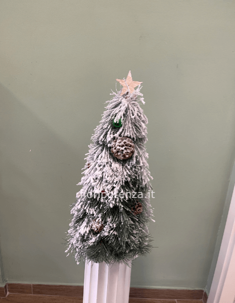 ALBERELLO DI NATALE ARTIFICIALE INNEVATO IN PVC, LEGNO E COTONE, h. 55 cm